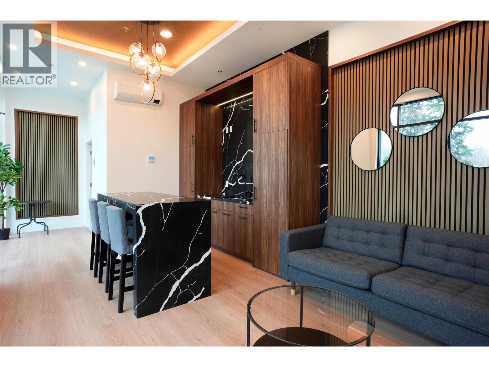 1380 Pridham Avenue Unit# 214