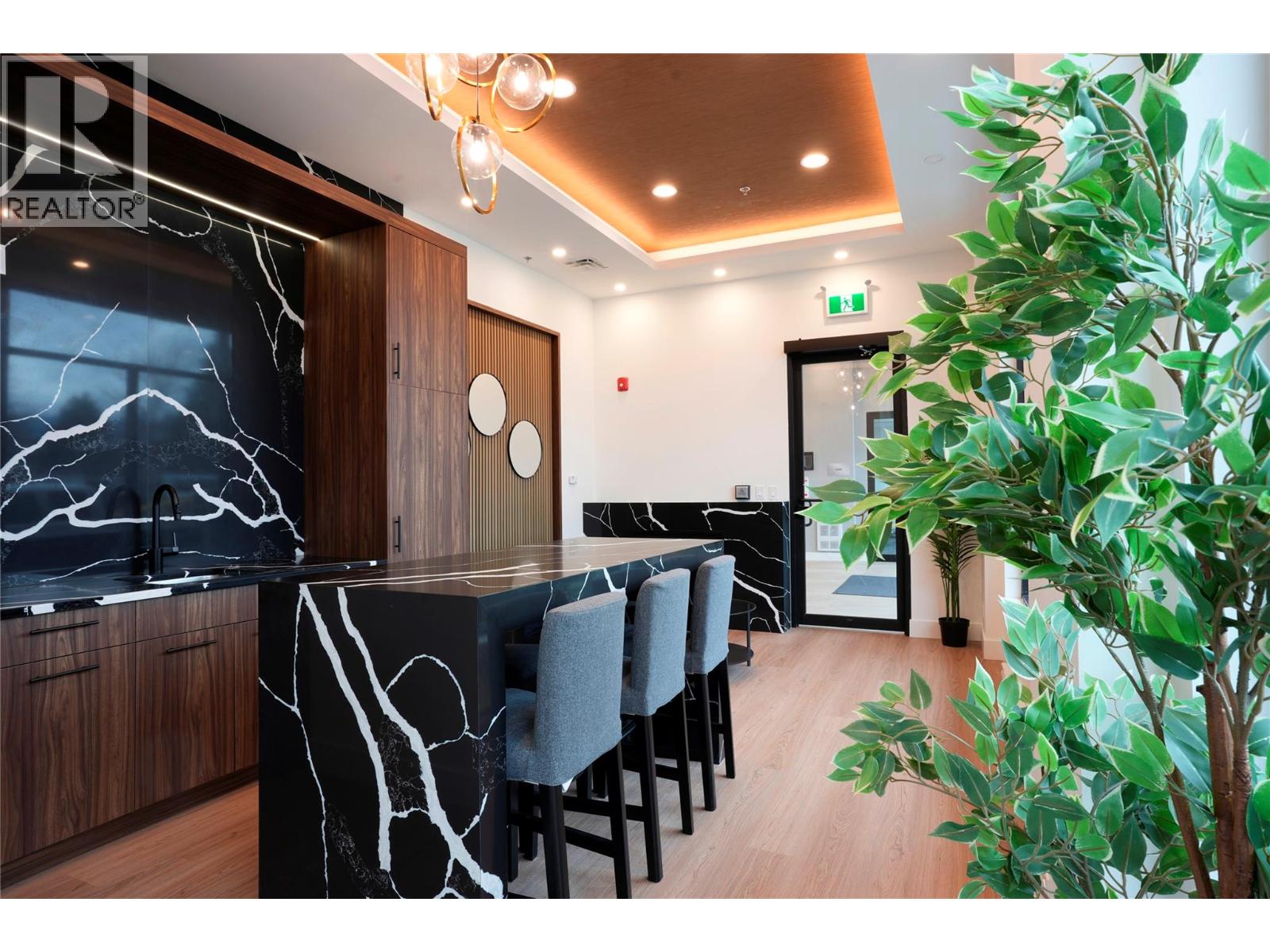 1380 Pridham Avenue Unit# 214