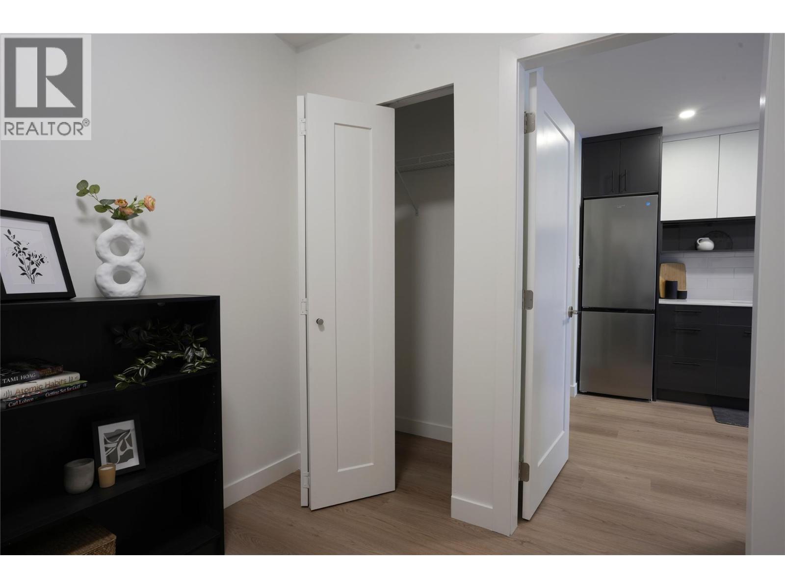 1380 Pridham Avenue Unit# 214