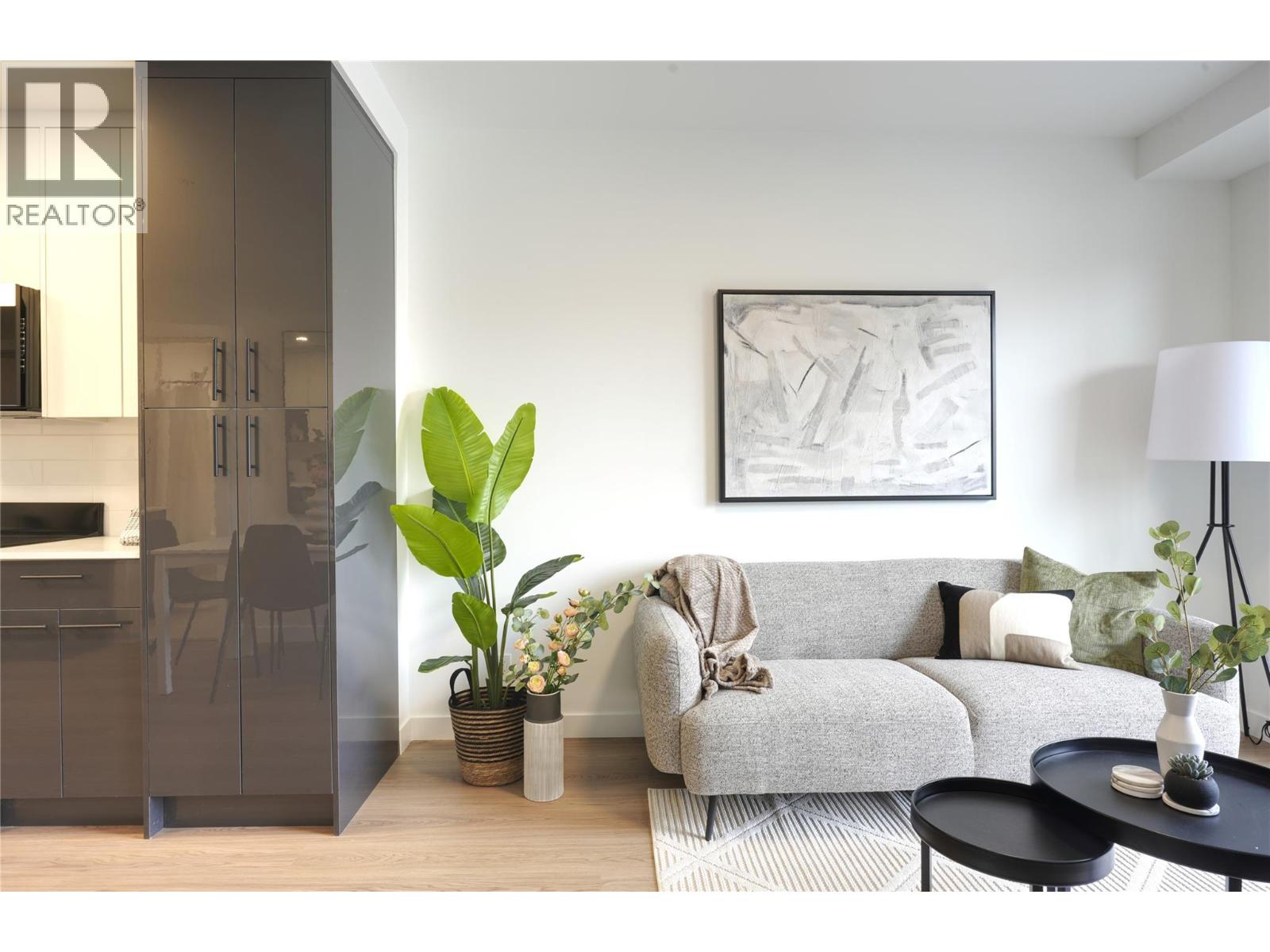 1380 Pridham Avenue Unit# 214