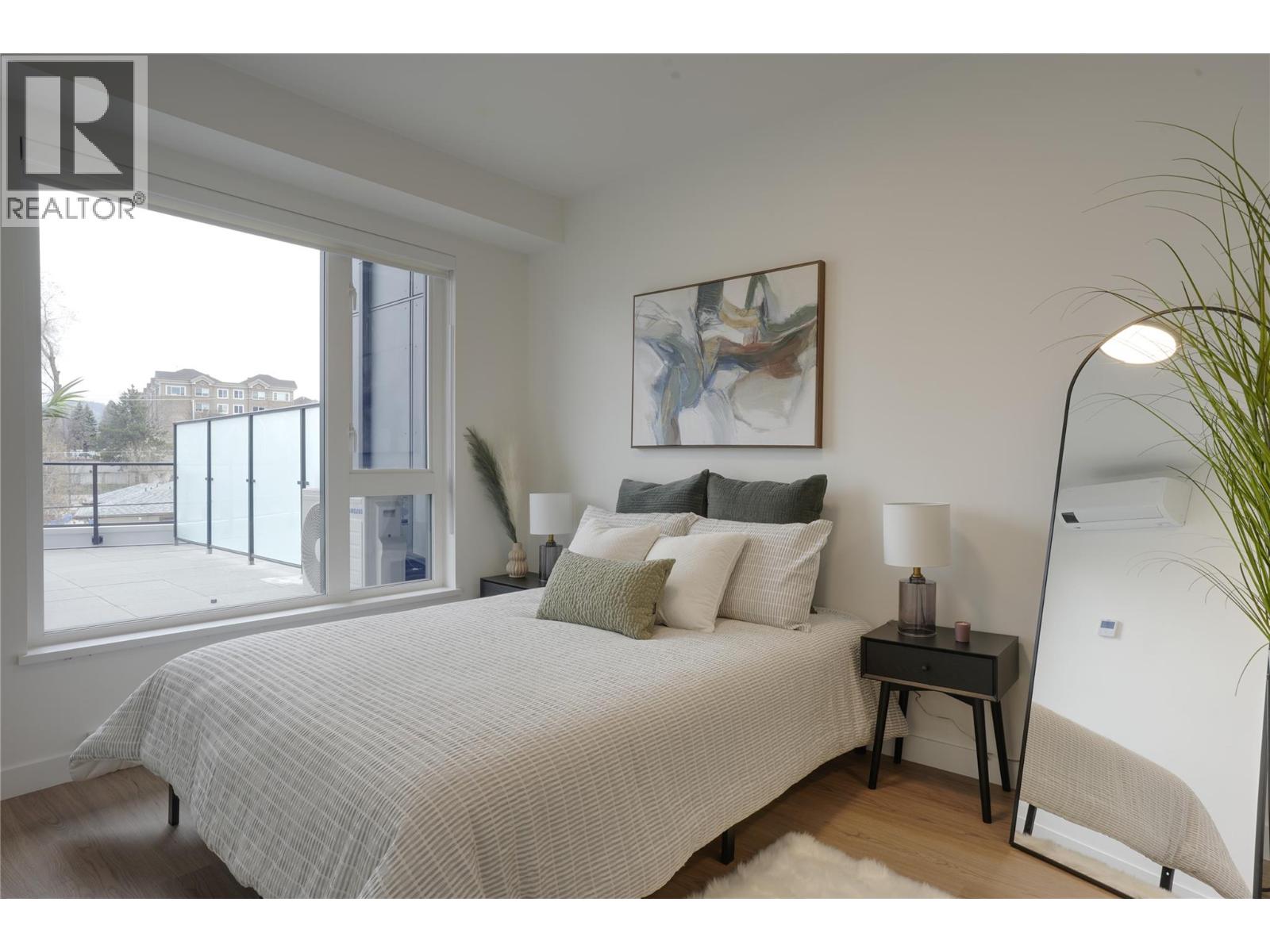 1380 Pridham Avenue Unit# 214