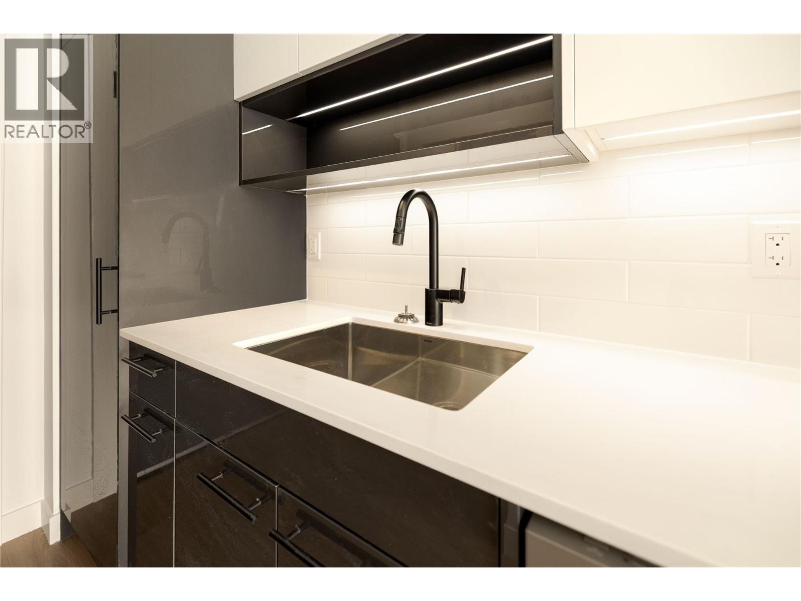 1380 Pridham Avenue Unit# 415