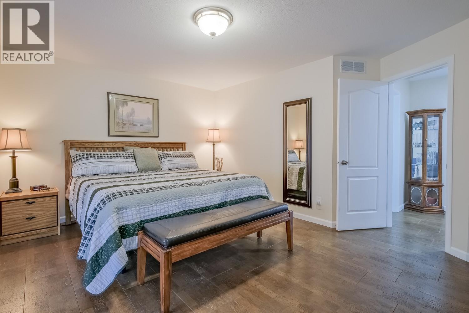 1802 Edgehill Court