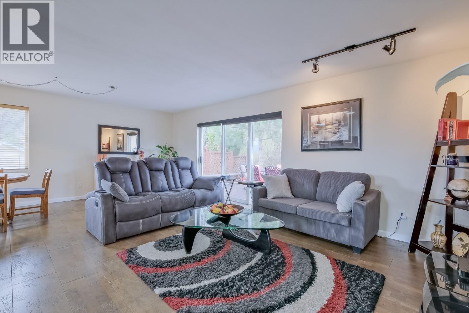1802 Edgehill Court