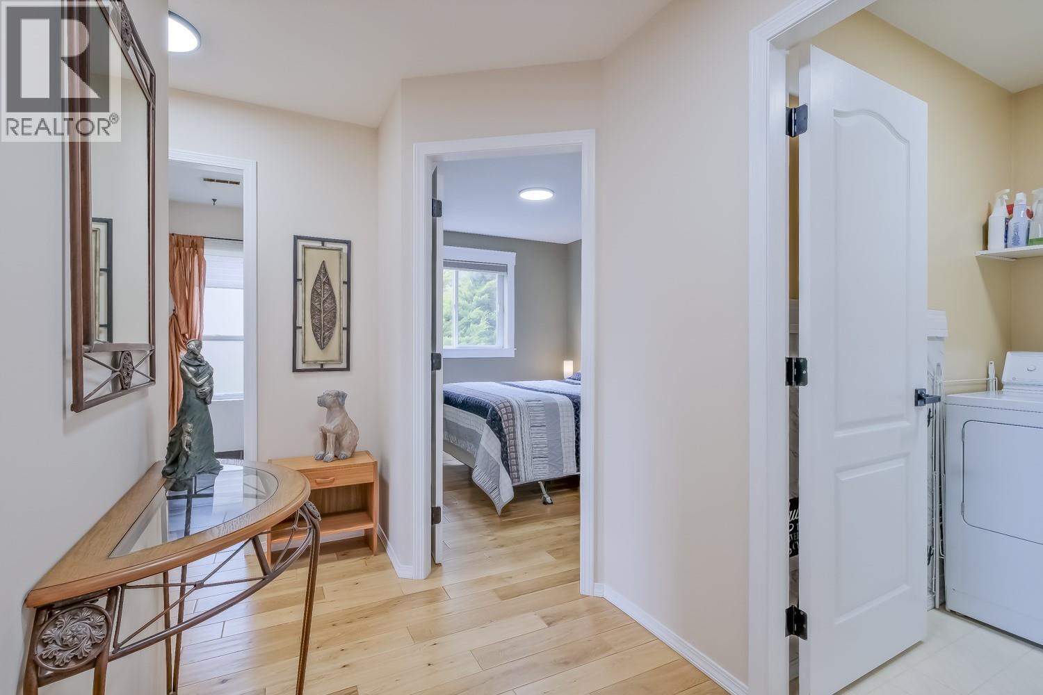 1802 Edgehill Court
