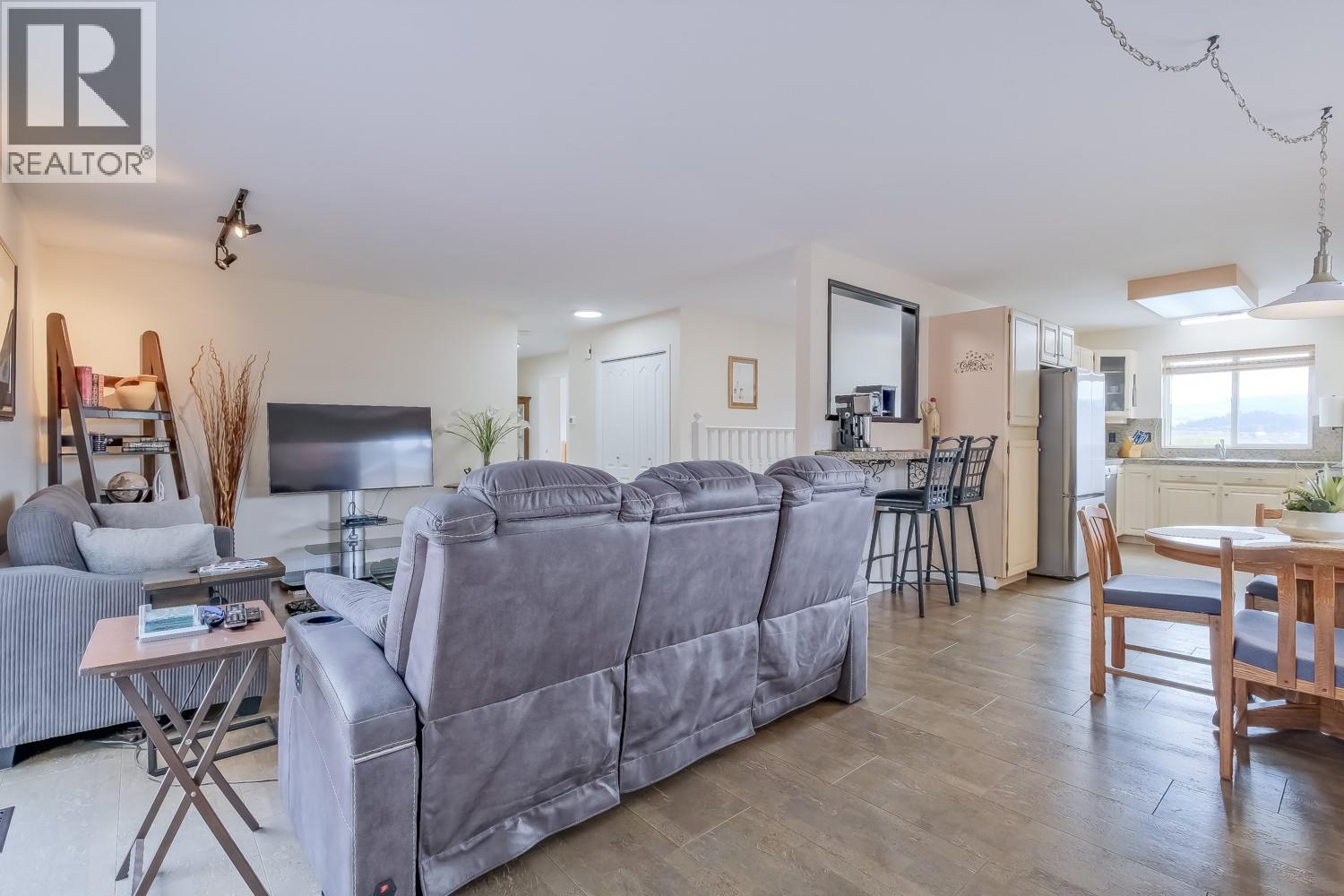 1802 Edgehill Court