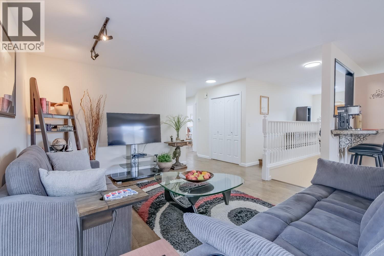 1802 Edgehill Court