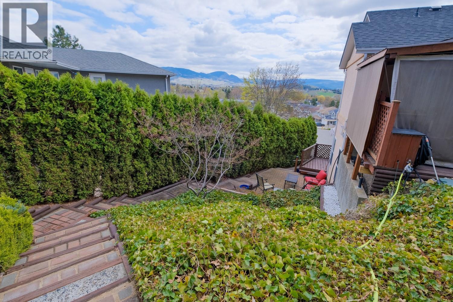 1802 Edgehill Court