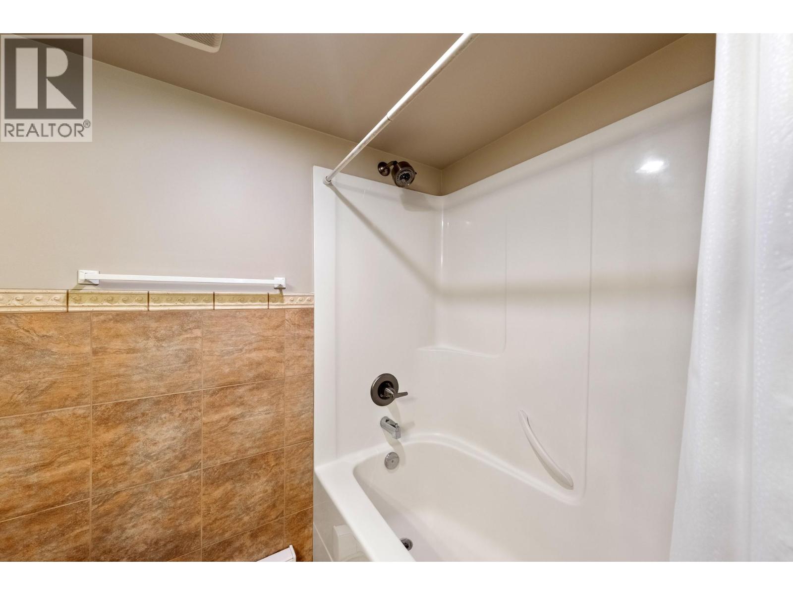 135 Ziprick Road Unit# 206
