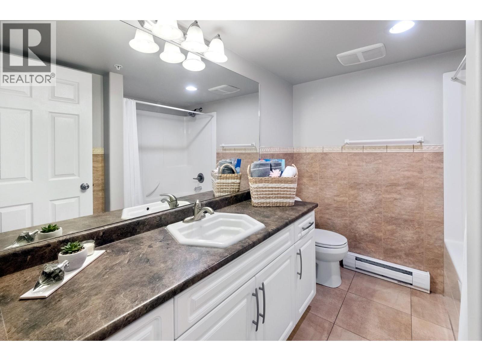 135 Ziprick Road Unit# 206