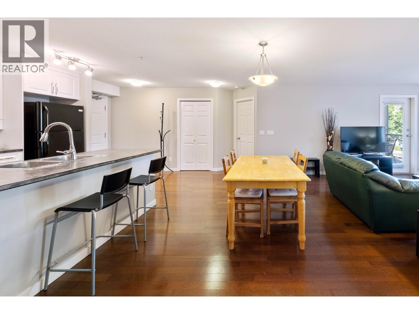 135 Ziprick Road Unit# 206