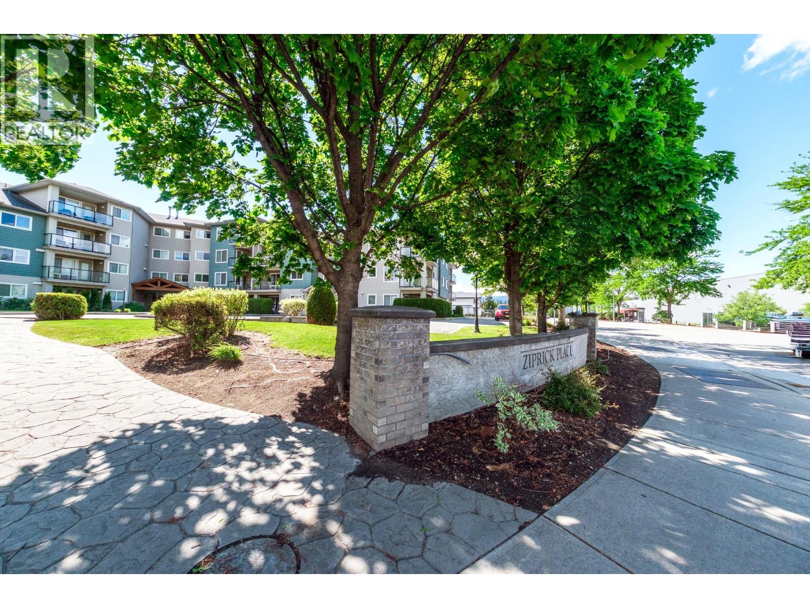 135 Ziprick Road Unit# 206