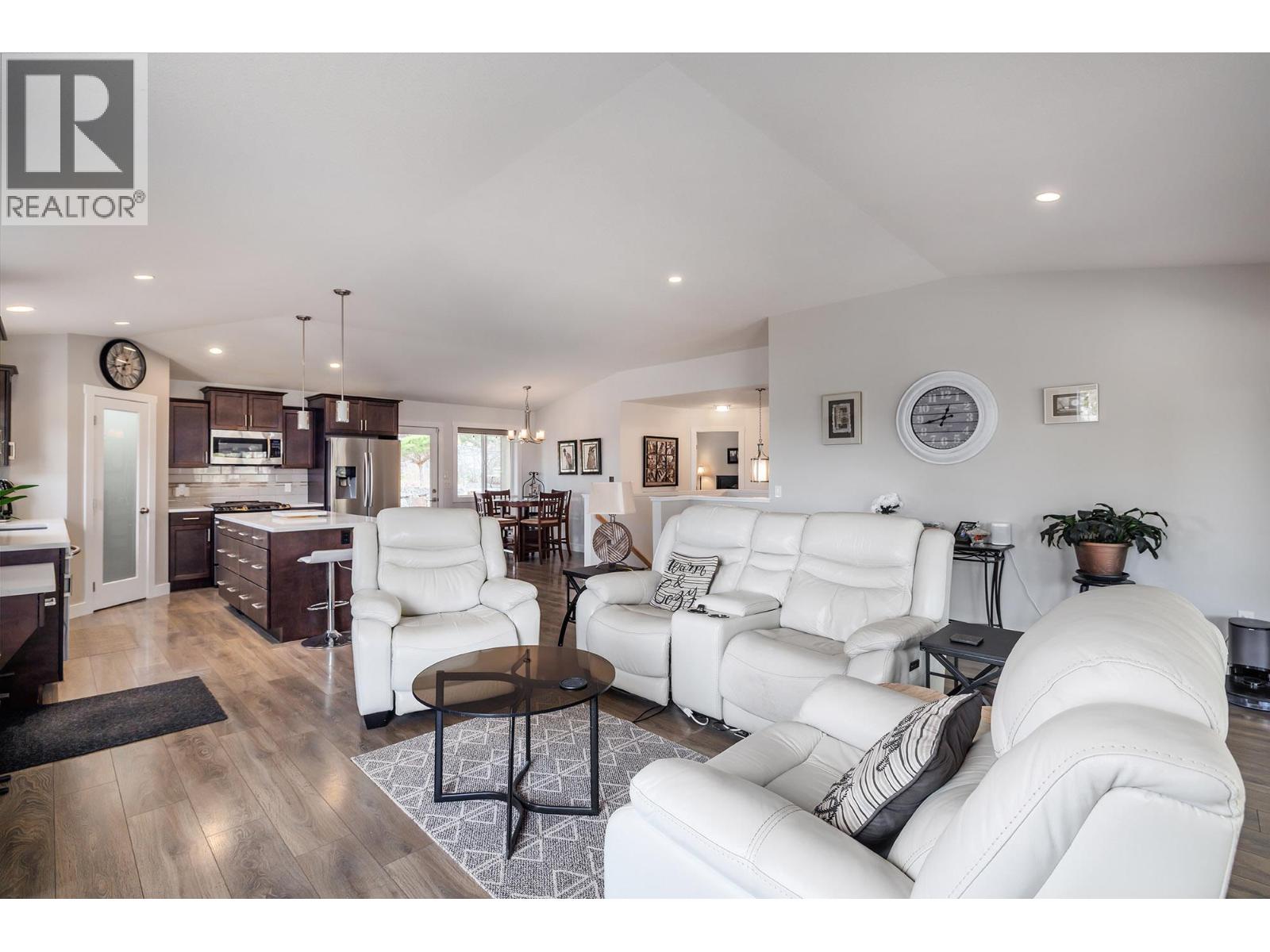 3042 Glenrosa Road