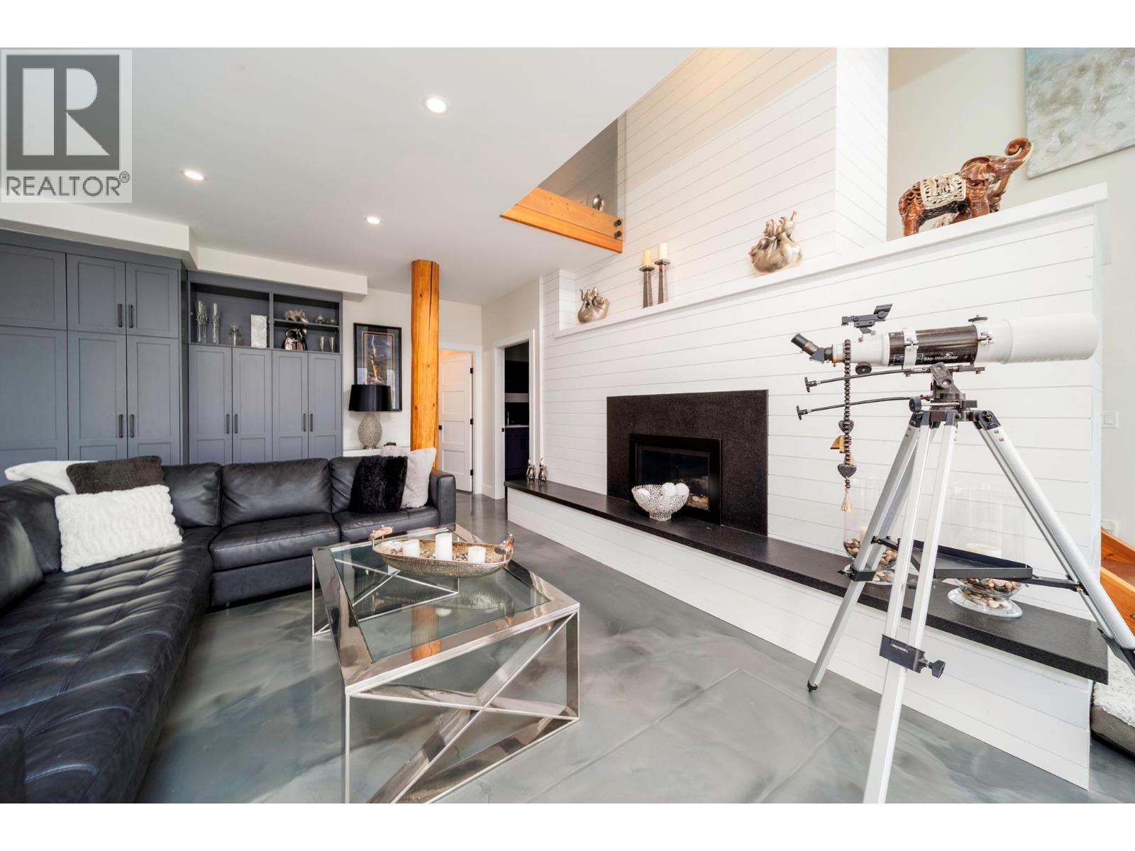 9887 Okanagan Centre Road W