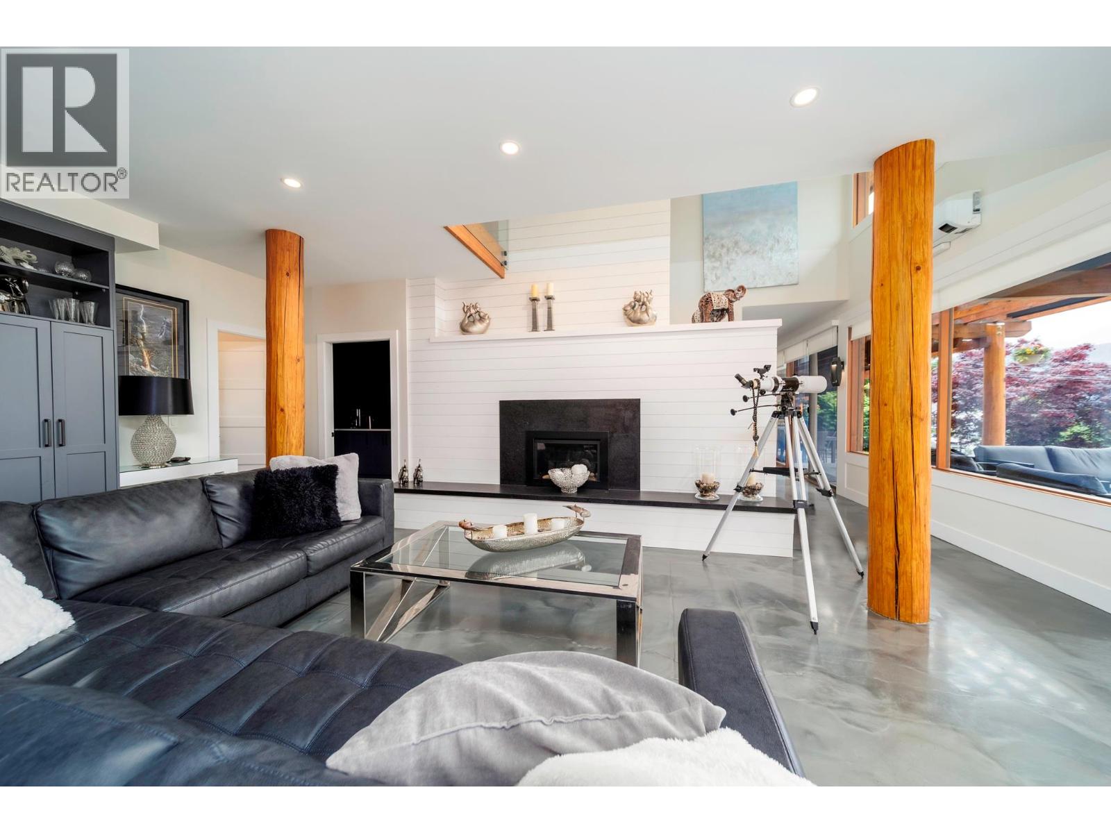 9887 Okanagan Centre Road W