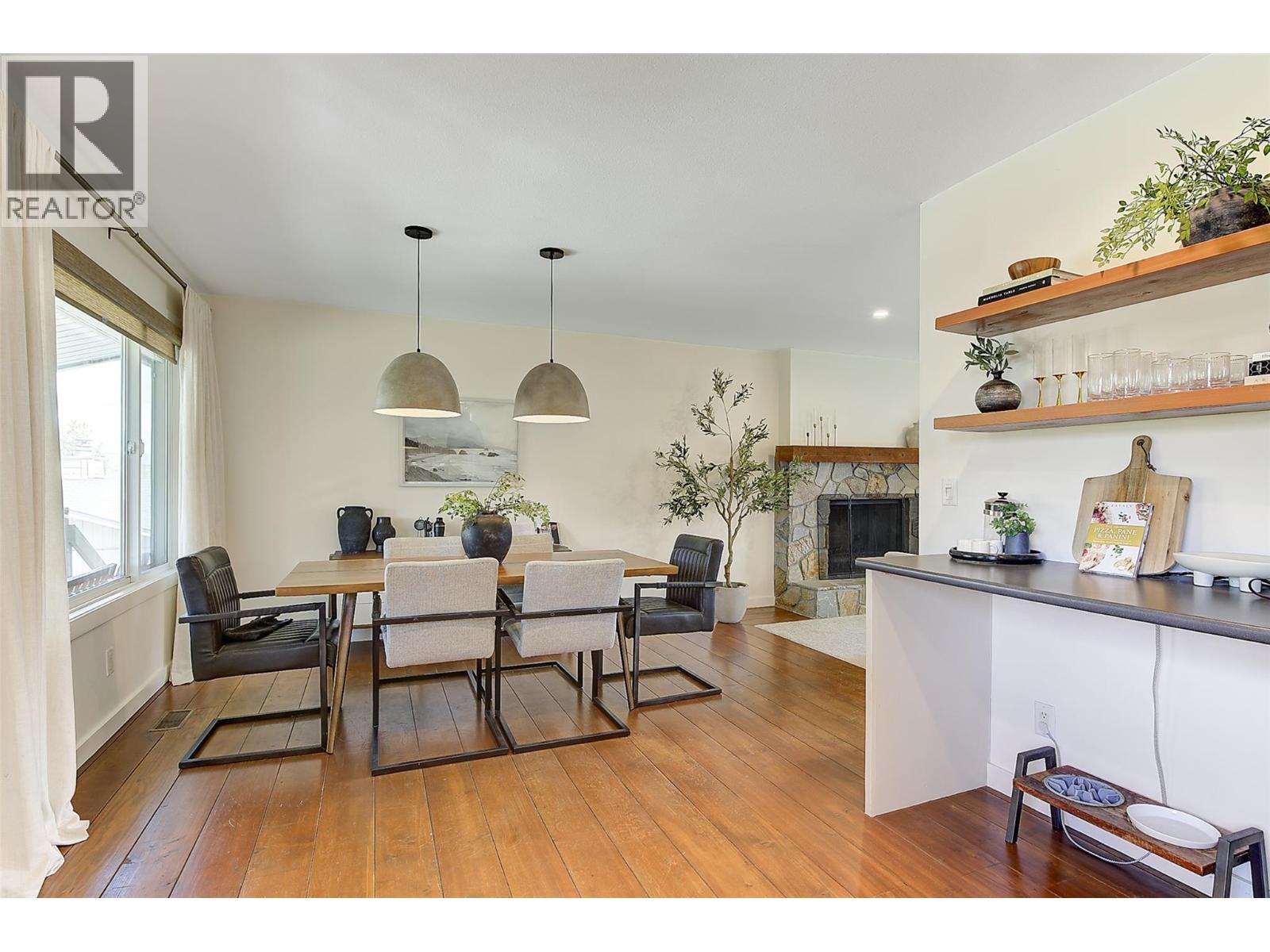 1520 Oakridge Road