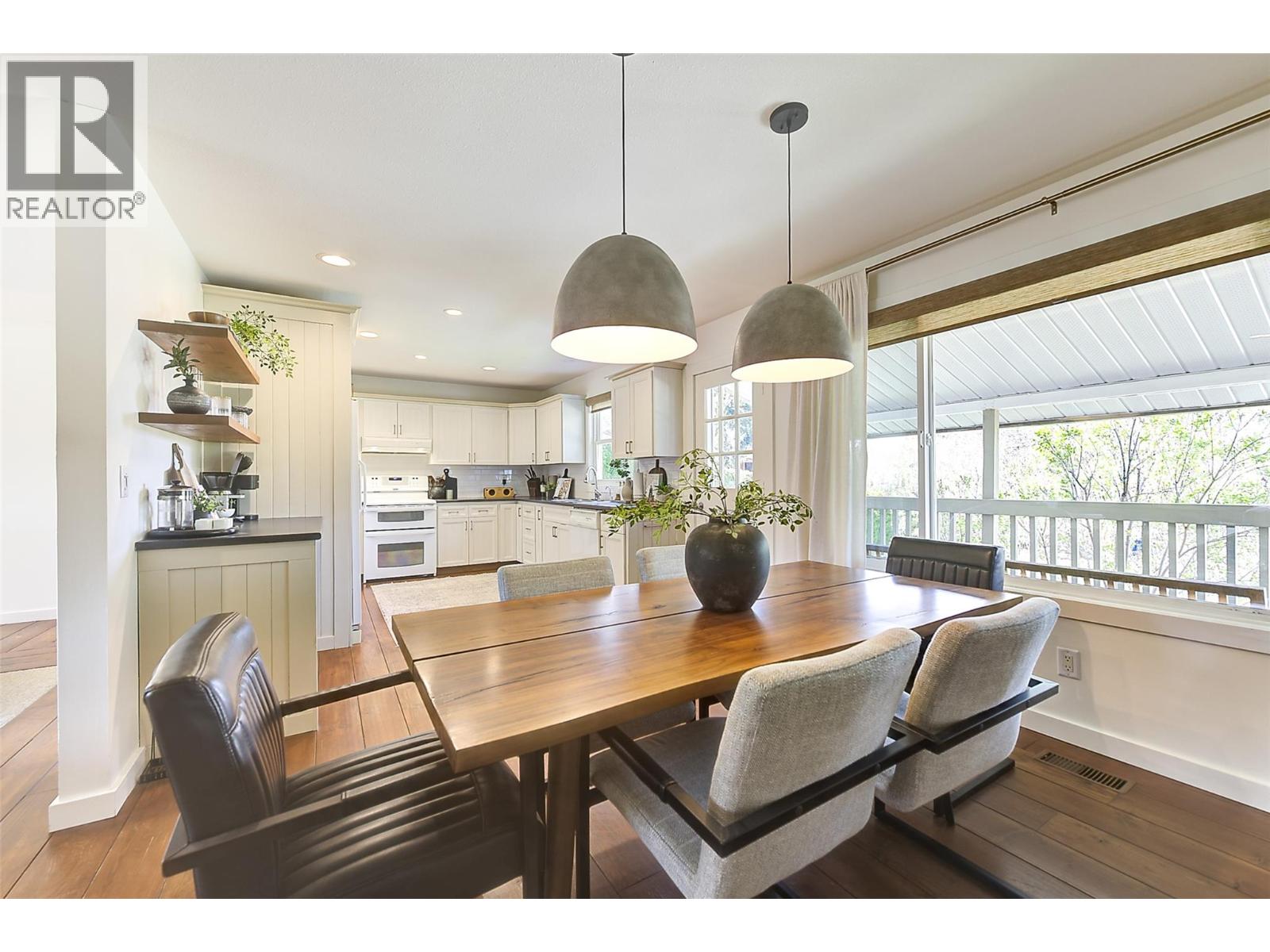 1520 Oakridge Road