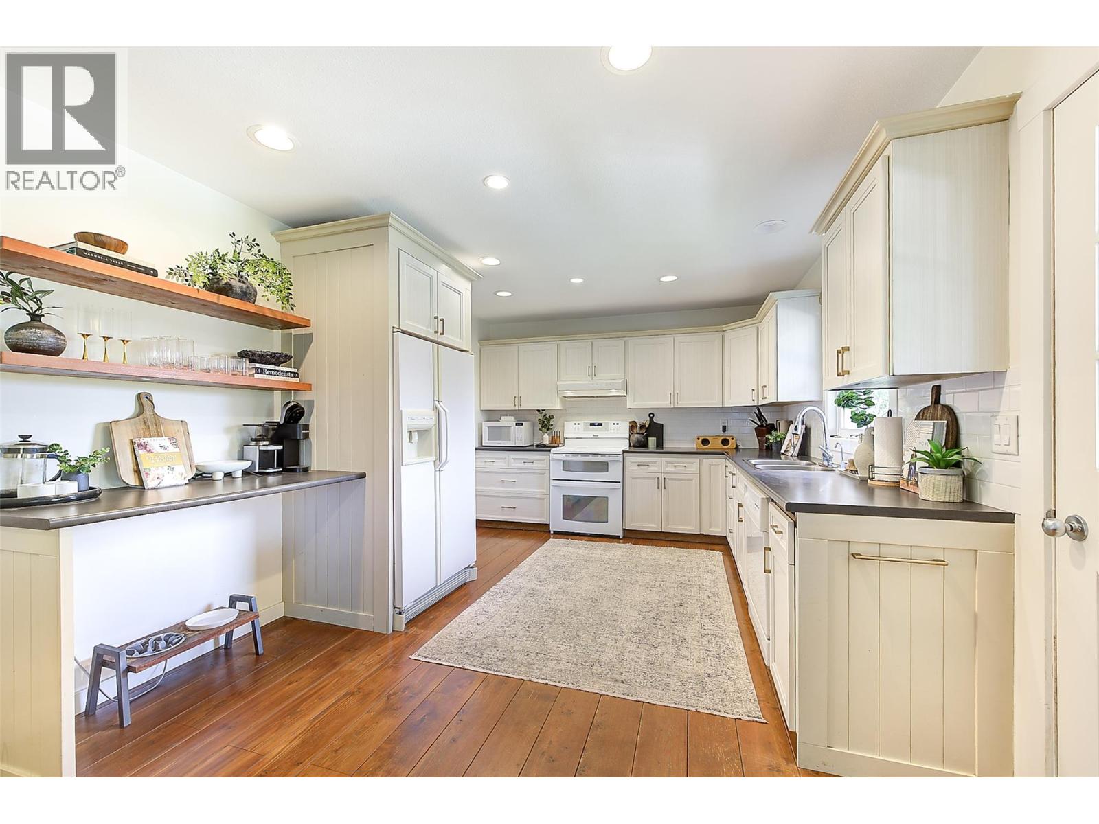 1520 Oakridge Road