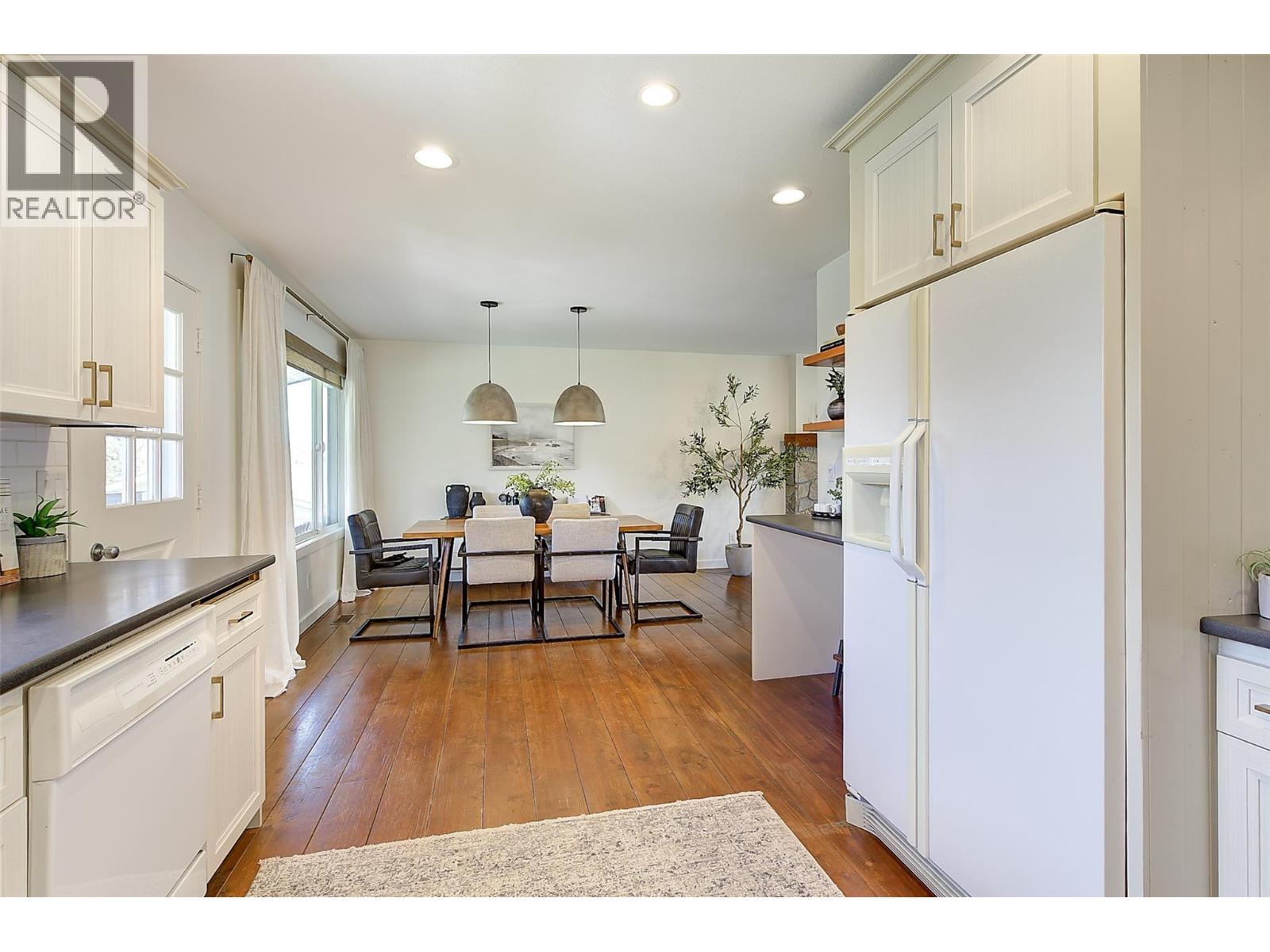 1520 Oakridge Road
