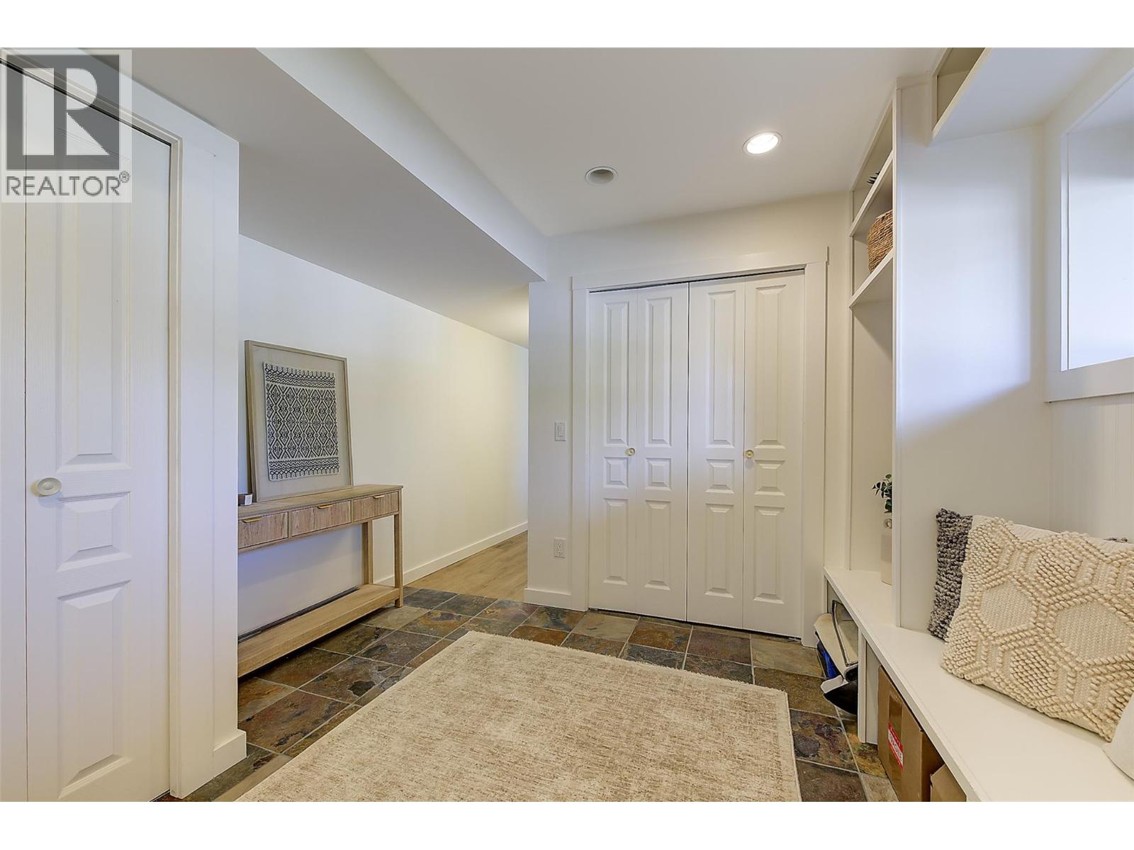 1520 Oakridge Road