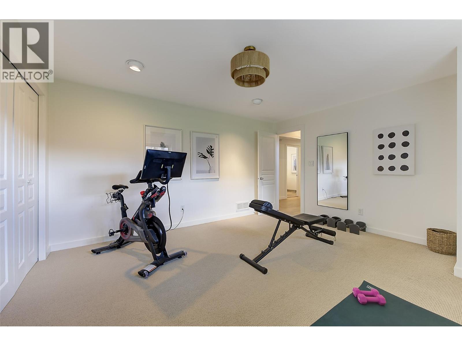 1520 Oakridge Road