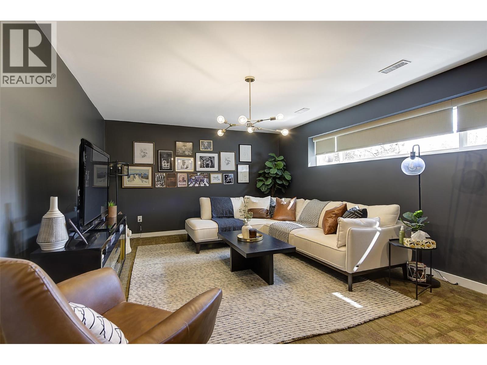 1520 Oakridge Road