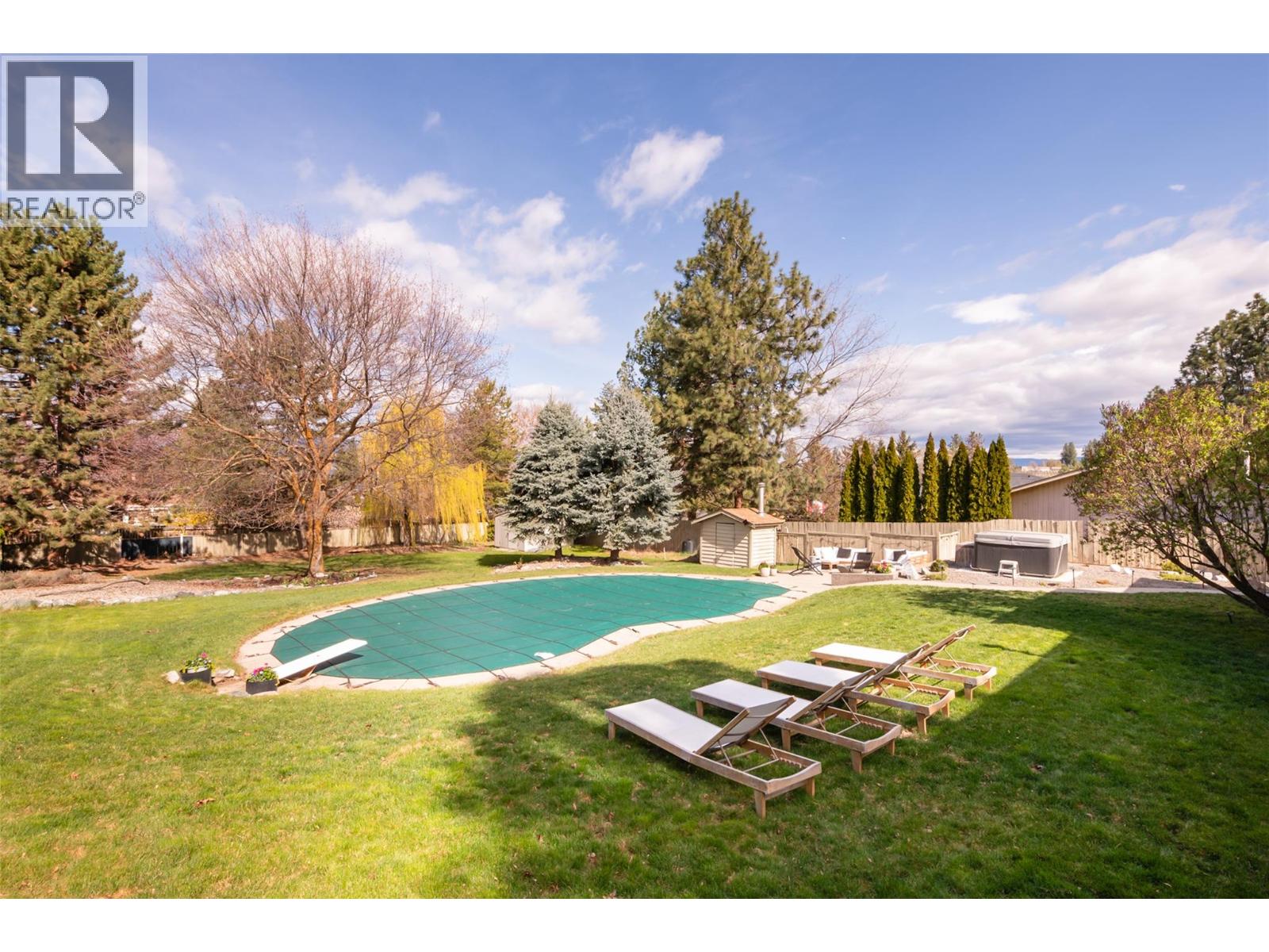 1520 Oakridge Road
