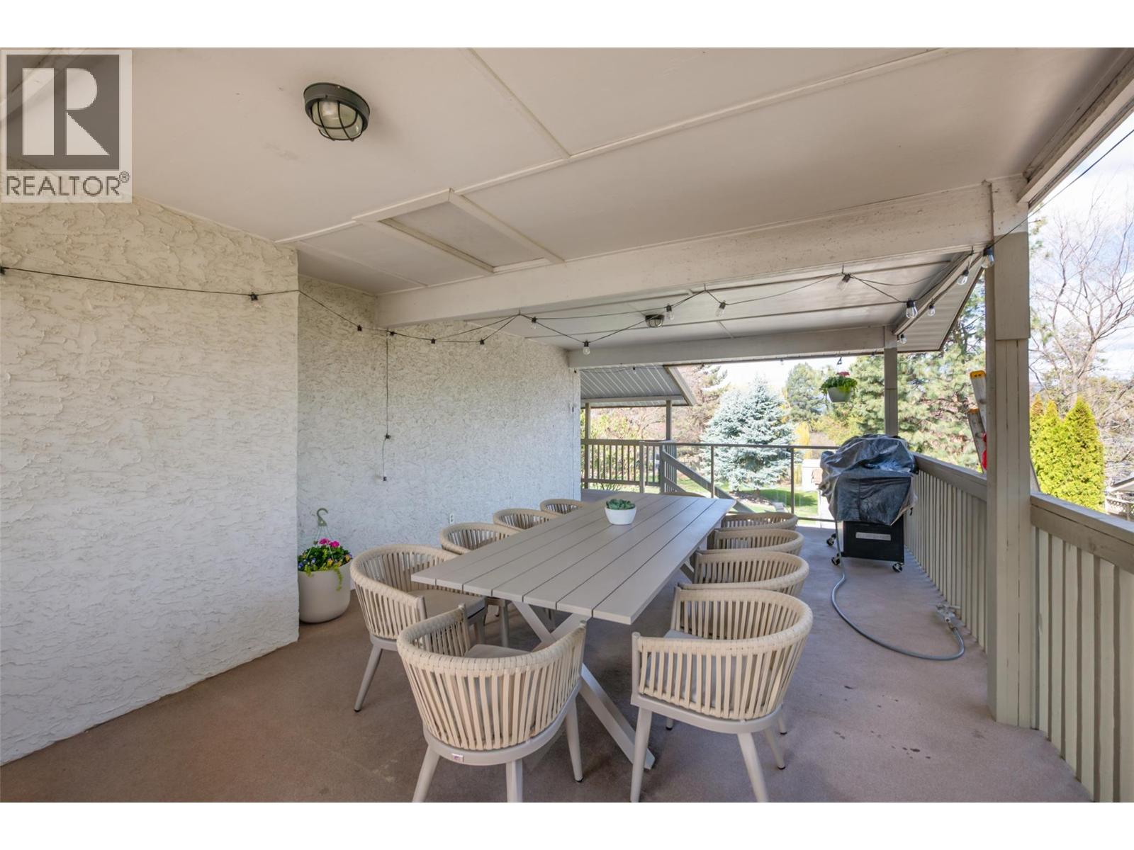 1520 Oakridge Road