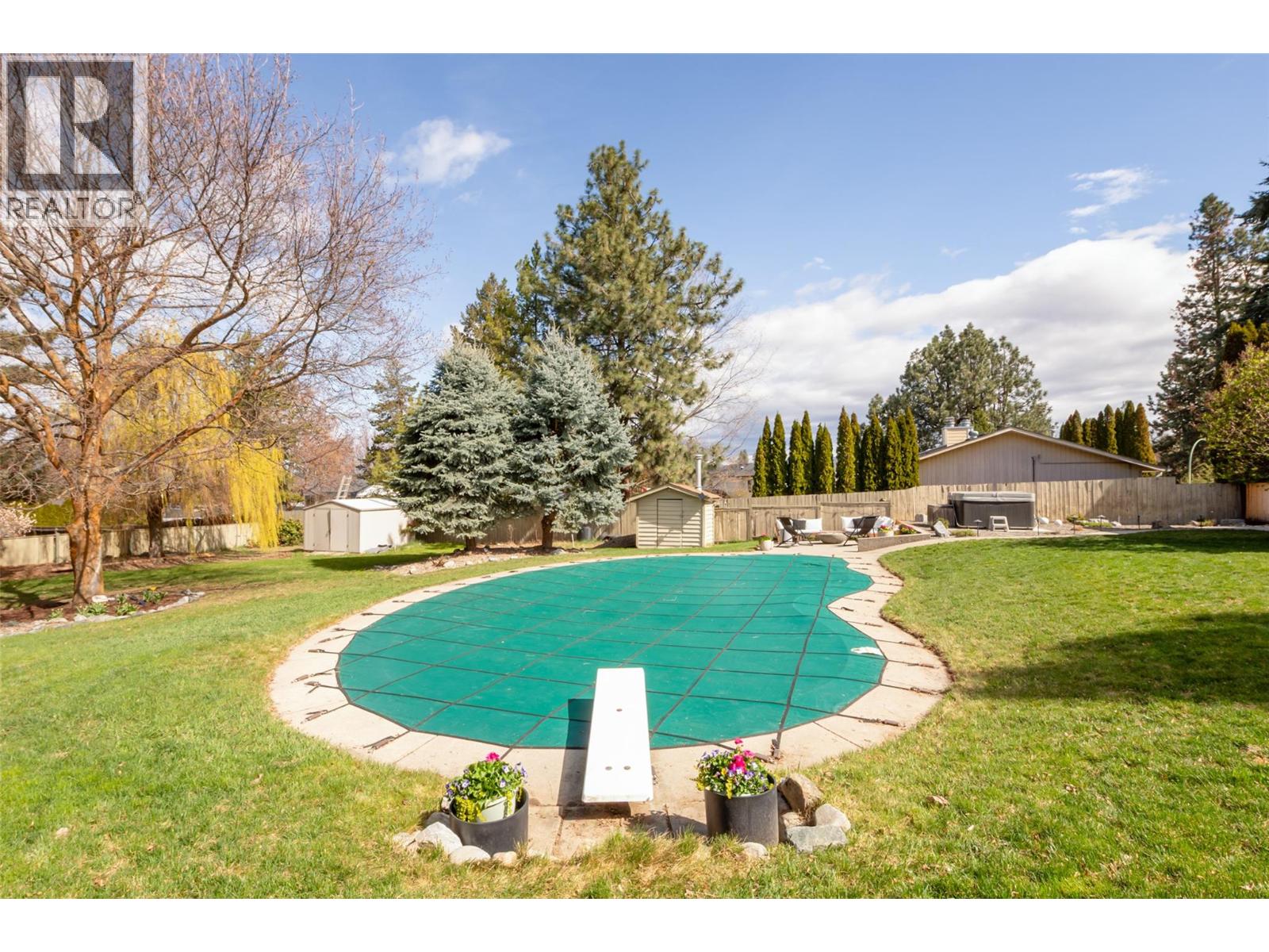 1520 Oakridge Road