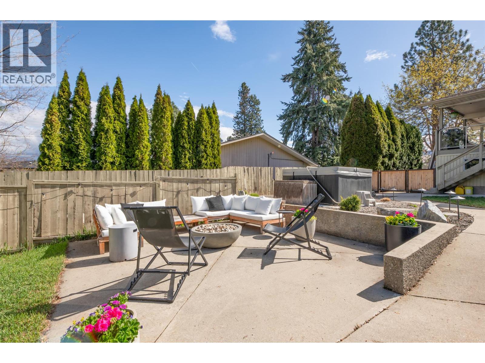 1520 Oakridge Road