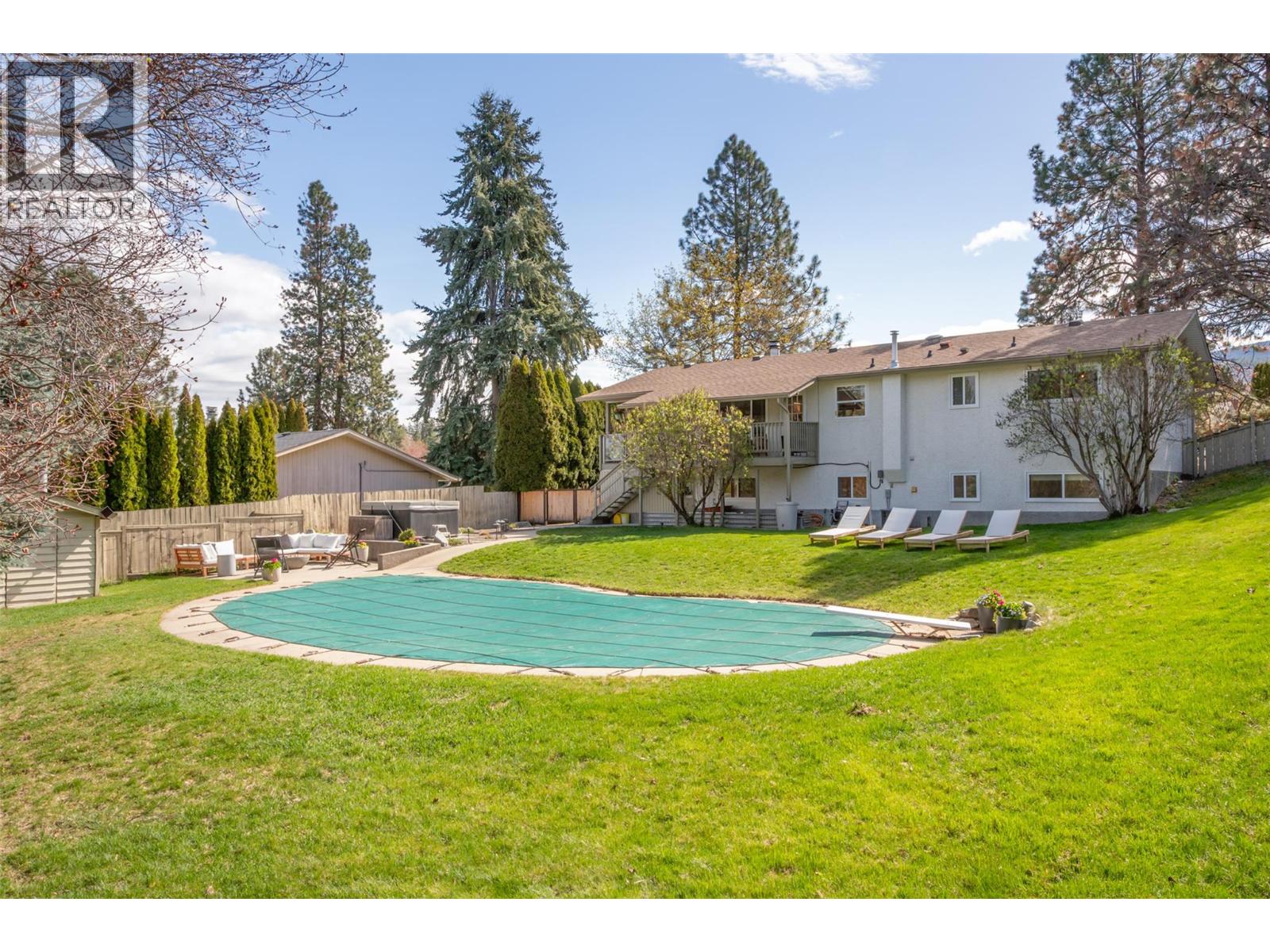 1520 Oakridge Road