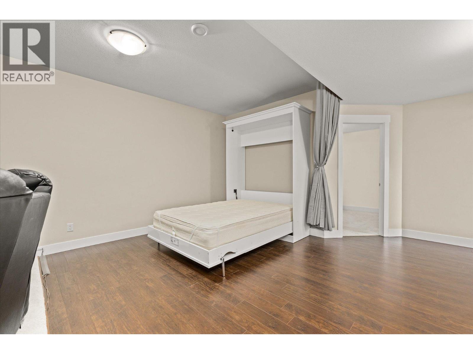 5027 France Court