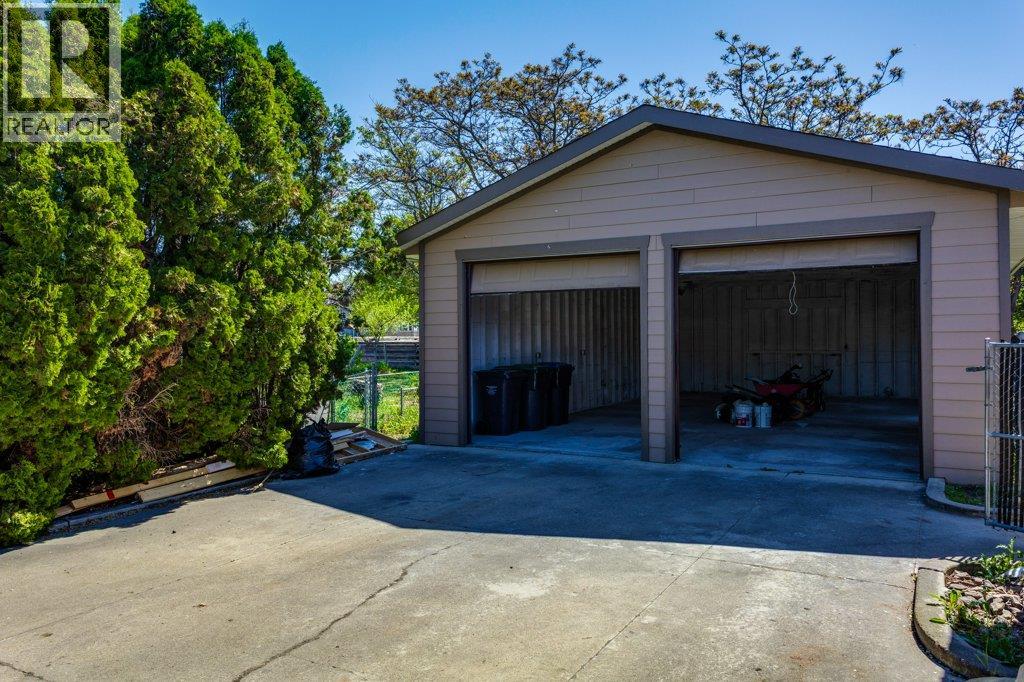 2559 Benvoulin Road