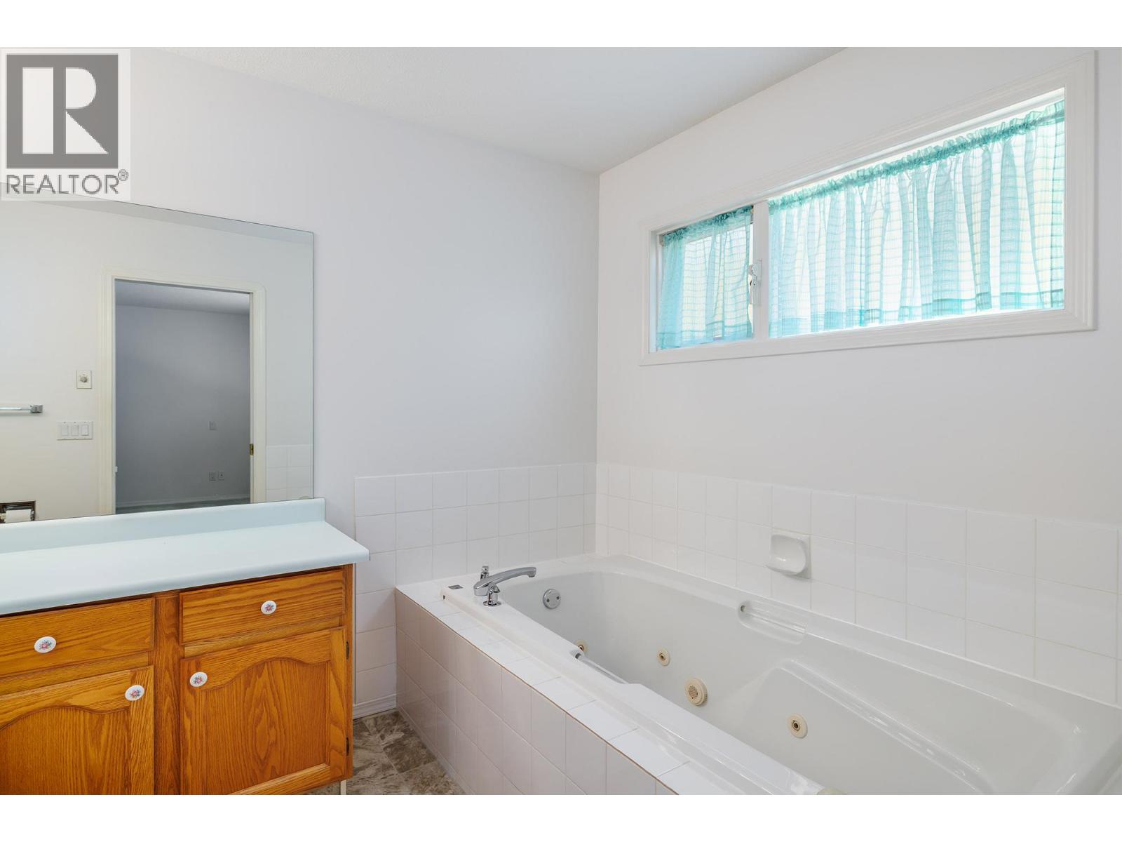 615 GLENMEADOWS Road Unit# 29
