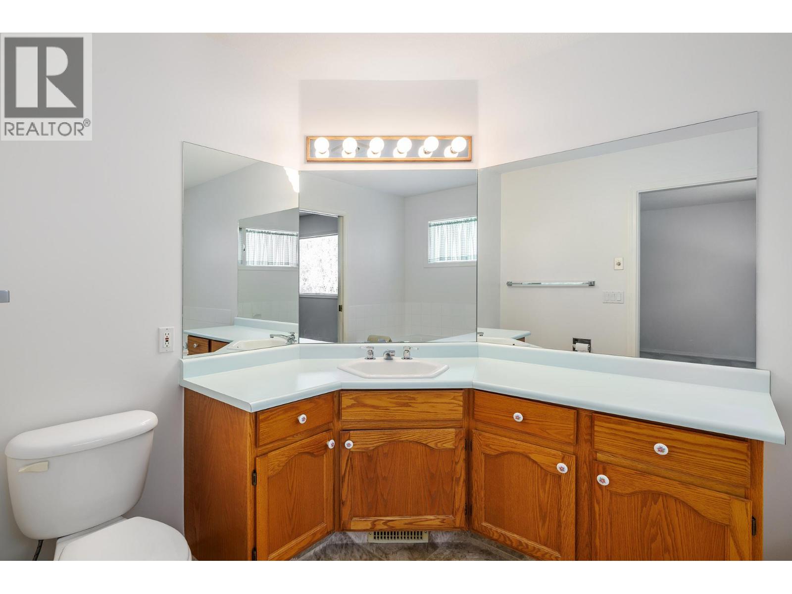 615 GLENMEADOWS Road Unit# 29