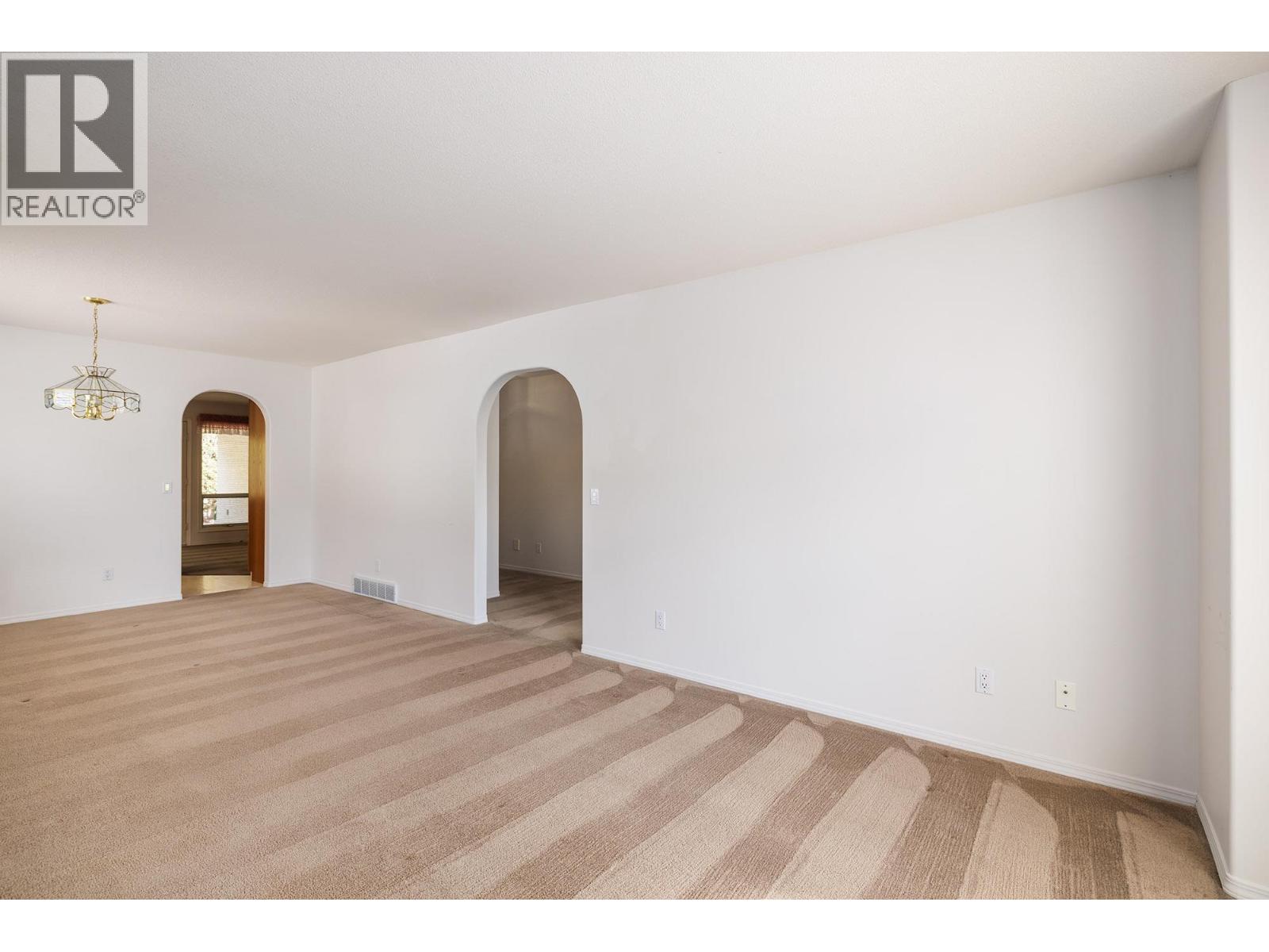 615 GLENMEADOWS Road Unit# 29