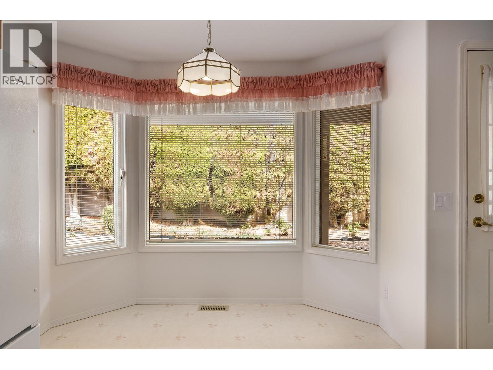 615 GLENMEADOWS Road Unit# 29