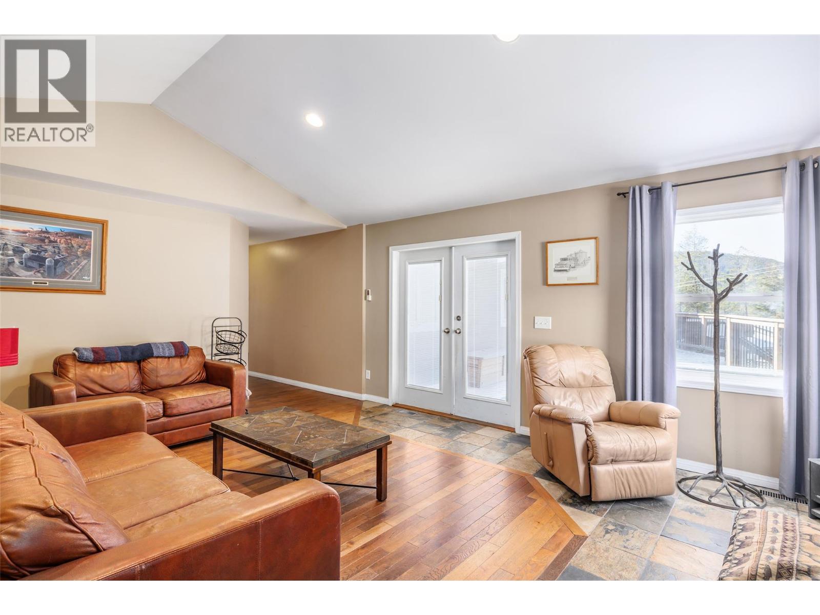 7992 Falcon Ridge Crescent