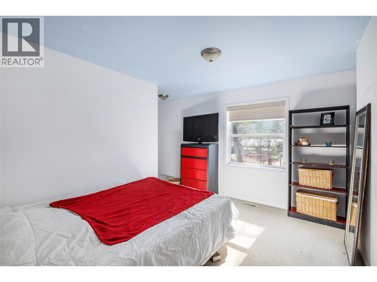 7992 Falcon Ridge Crescent