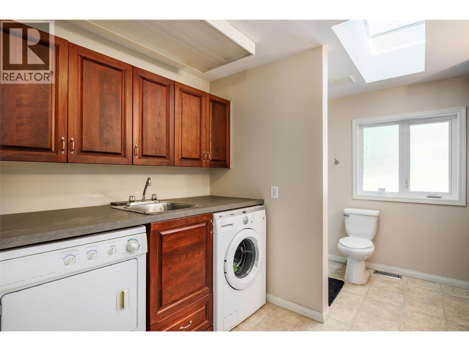 7992 Falcon Ridge Crescent
