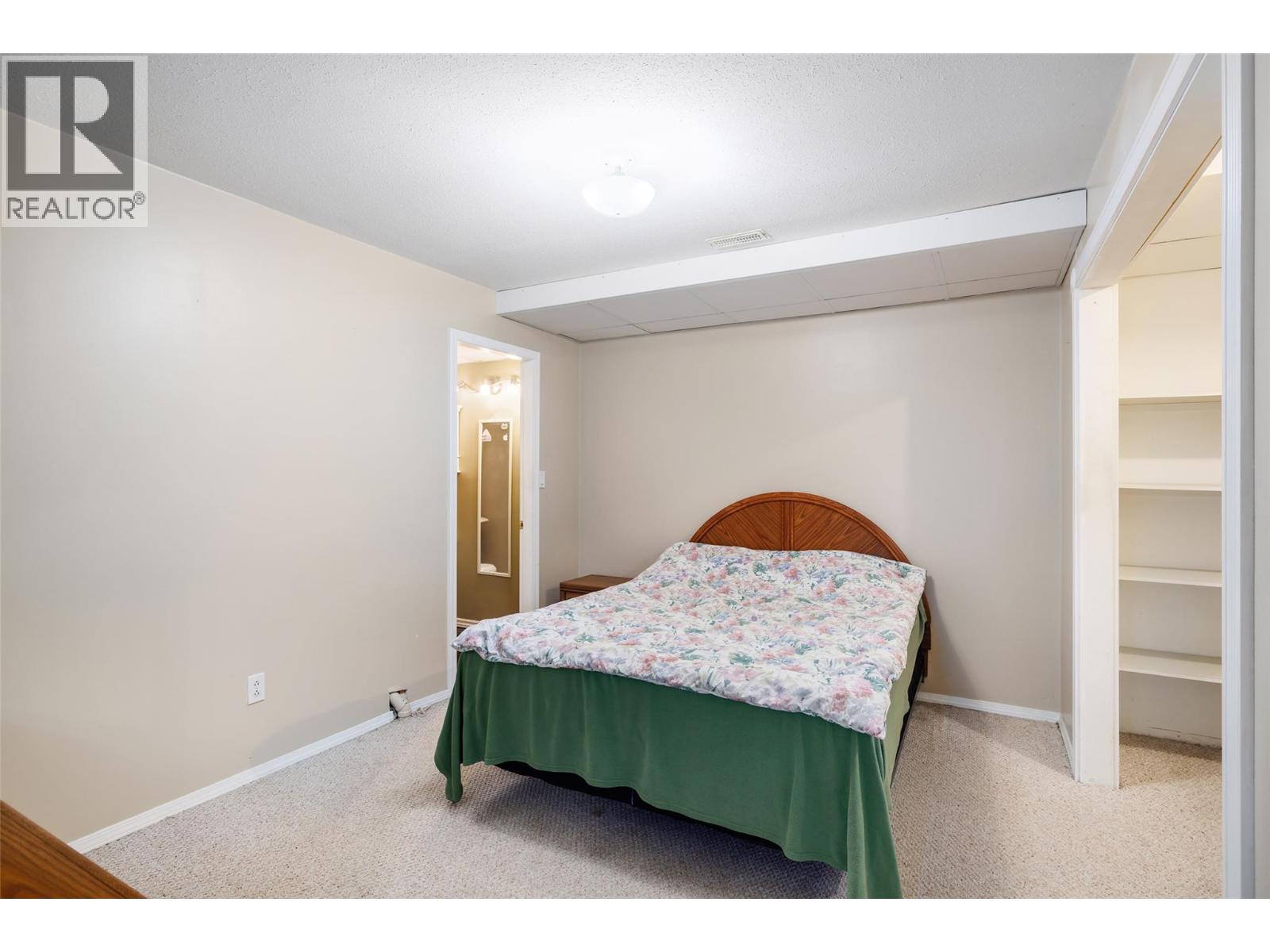 7992 Falcon Ridge Crescent
