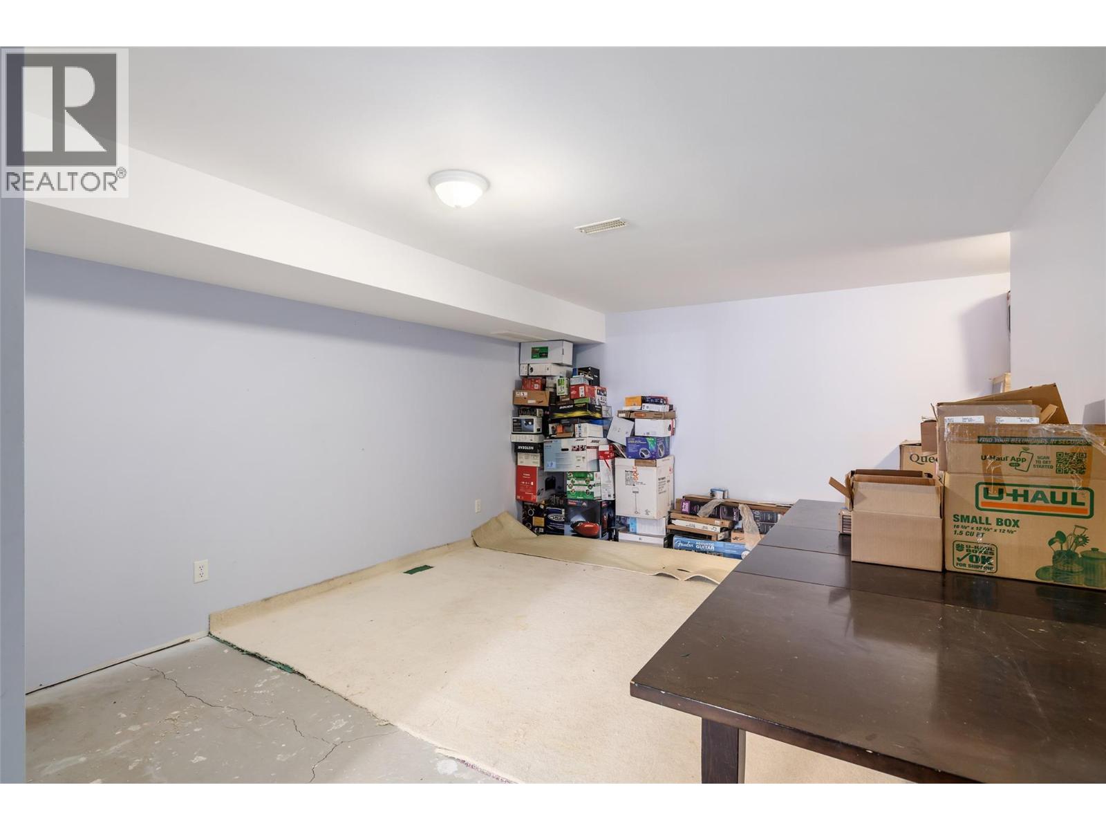 7992 Falcon Ridge Crescent