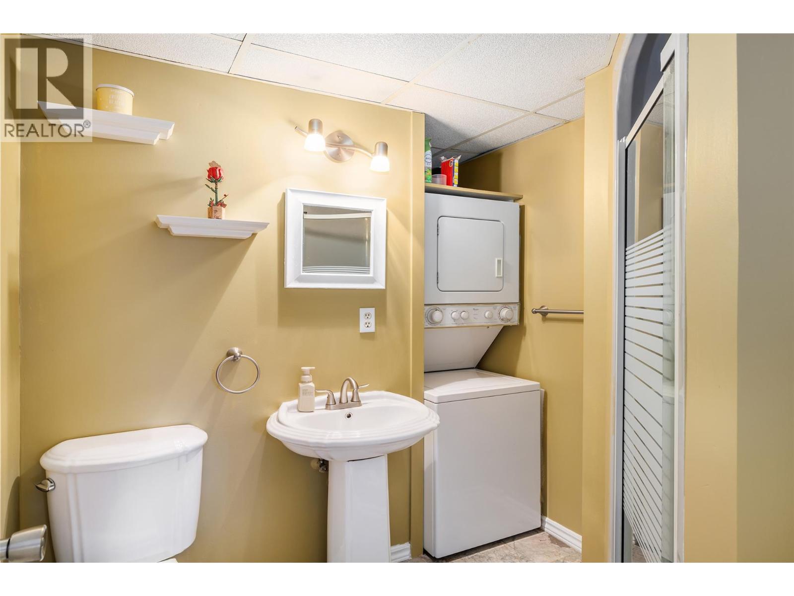 7992 Falcon Ridge Crescent