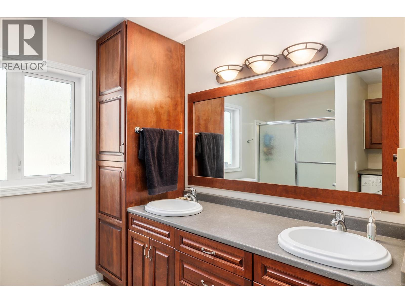 7992 Falcon Ridge Crescent