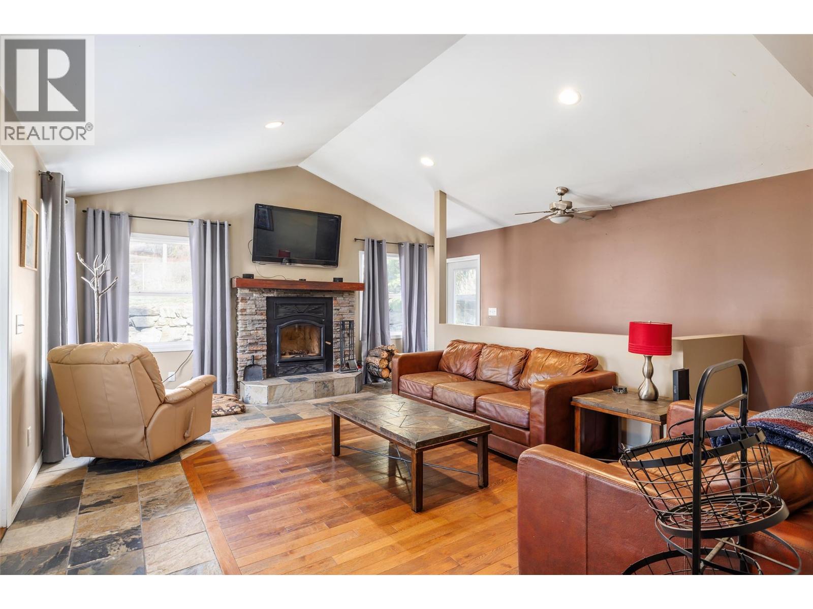 7992 Falcon Ridge Crescent