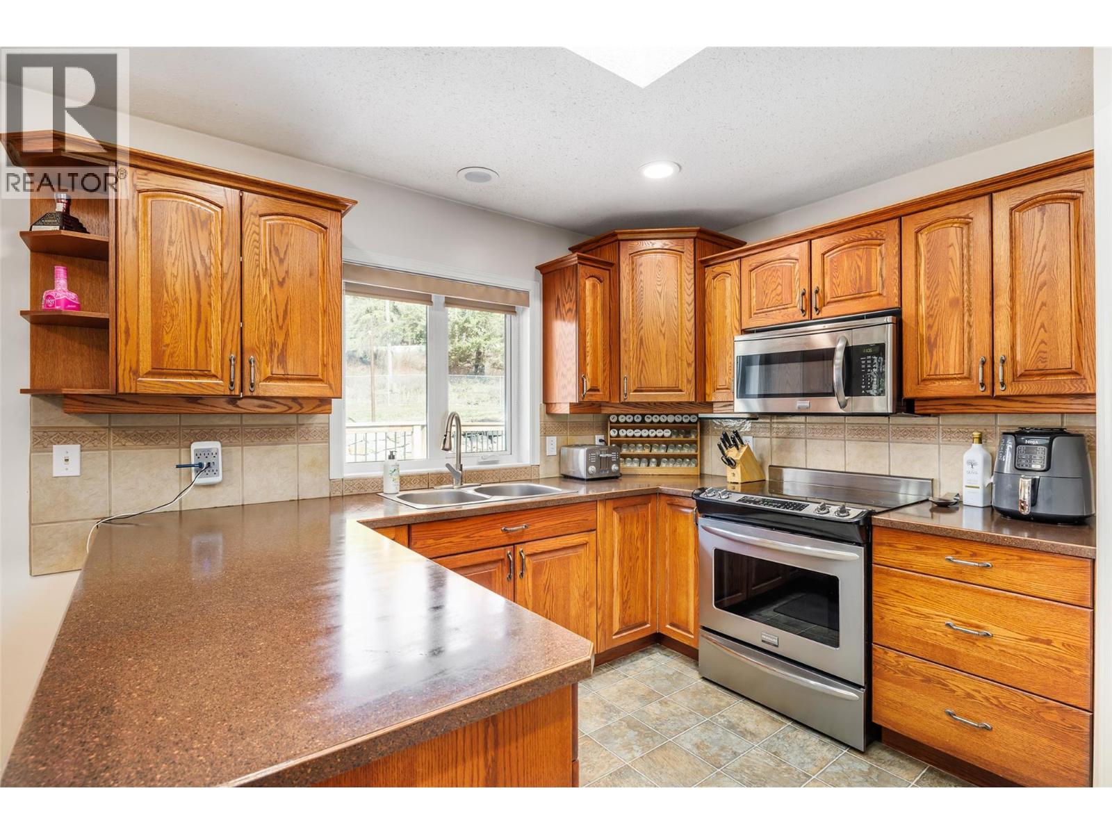 7992 Falcon Ridge Crescent