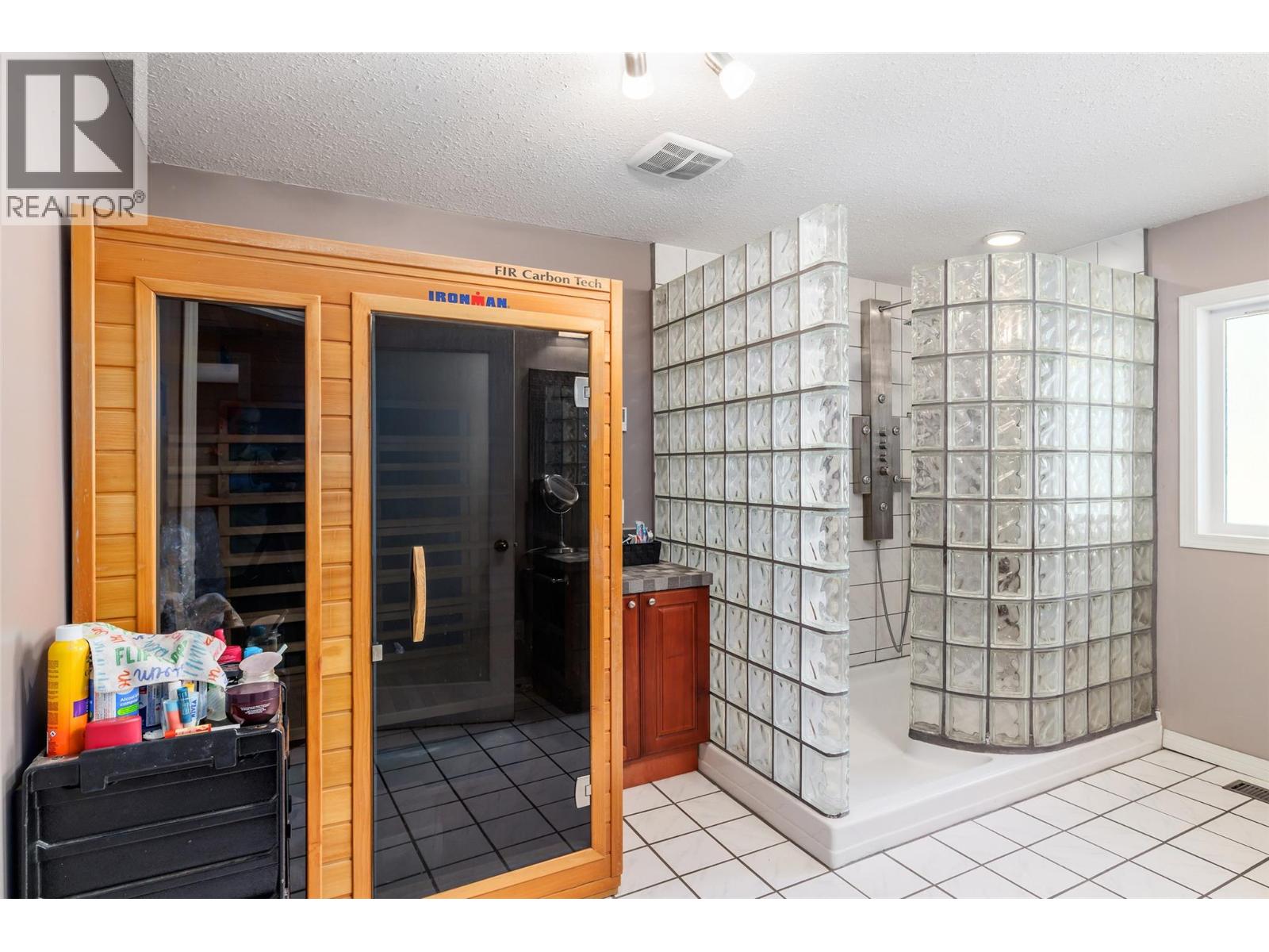 7992 Falcon Ridge Crescent