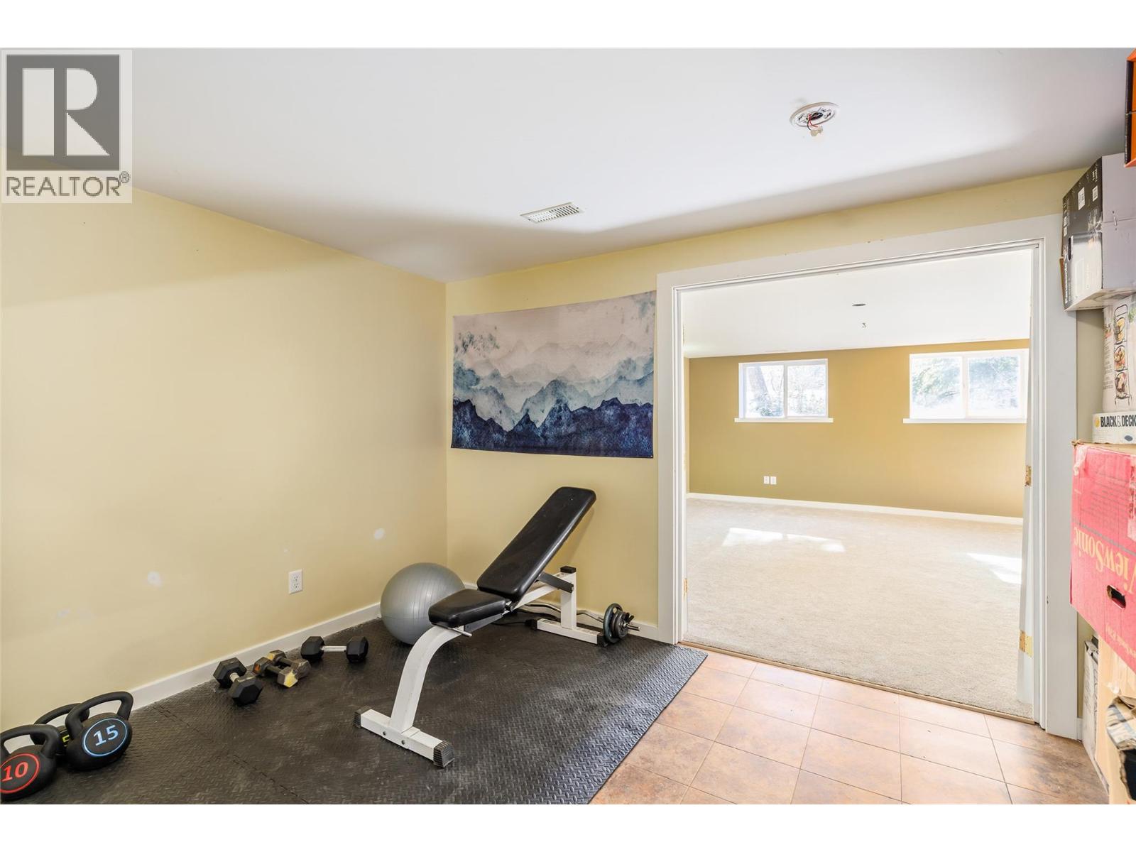 7992 Falcon Ridge Crescent