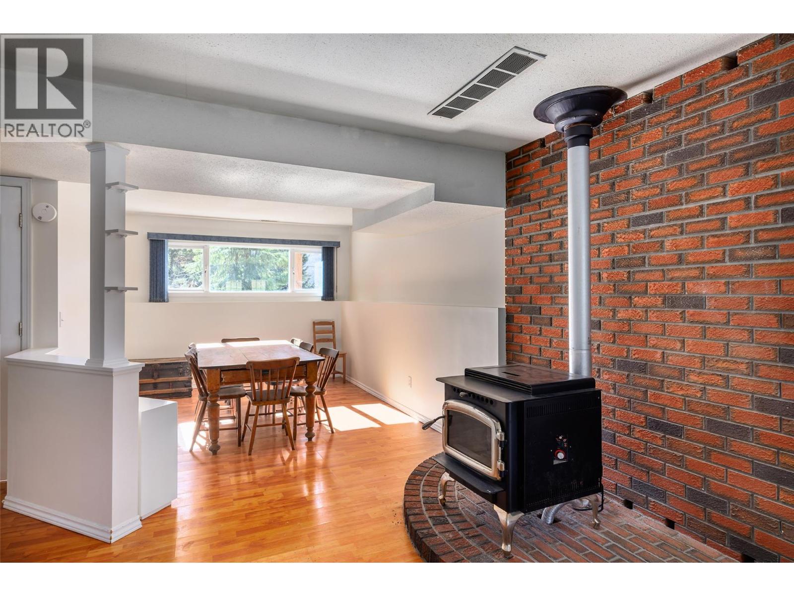 7992 Falcon Ridge Crescent