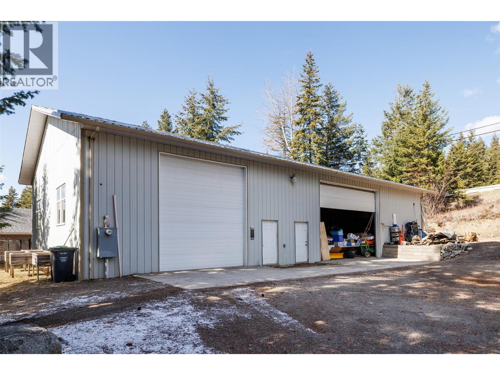 7992 Falcon Ridge Crescent
